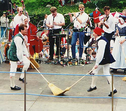 Kostedans